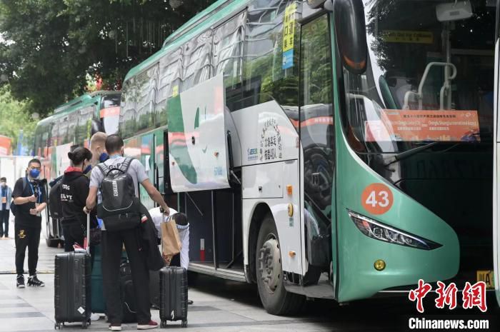 阿诺德正式签约了阿迪达斯，阿迪视阿诺德为足坛大牌球星之一，另外目前是利物浦副队长的阿诺德未来有望接替范迪克成为利物浦队长。